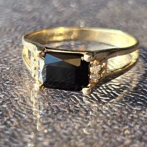 Onyx And 14k Gold Ring Size 7.25